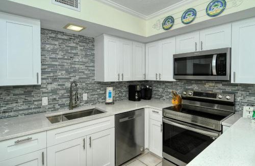 Longboat Key Apartment | LaPlaya 106A Beach front Just steps to the white sand and turquoise Gulf of Mexico