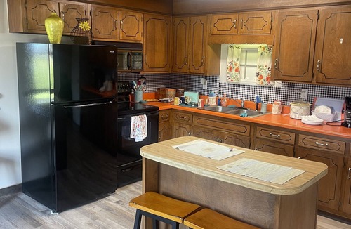 Baxter Cabin | Large 2Br retro cabin!