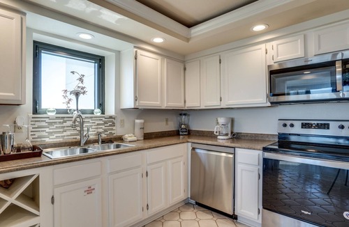 Destin Condo | Large 3BD 2BA Walk to the Beach!