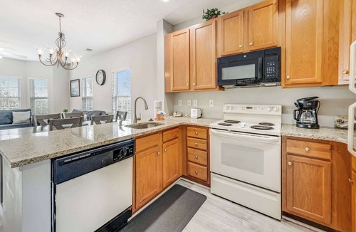 Red Hill Condo | Large 3BR Private Condo,Pool,Tennis,Great Location