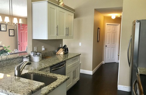 Westridge Villa | Large 4 bedrooms; Sleeps 8; 2 en-suite master bedrooms, 3 baths, Free Wifi/Cable/Parking