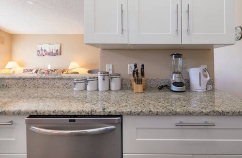 Westridge Villa | Large 4 bedrooms; Sleeps 8; 2 en-suite master bedrooms, 3 baths, Free Wifi/Cable/Parking