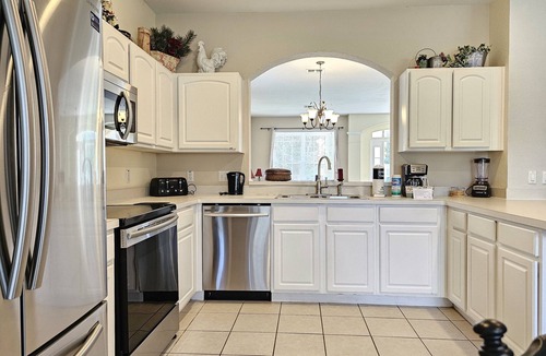 Windsor Hills House | large 6/4 home, free pool heat, 3 miles to Disney