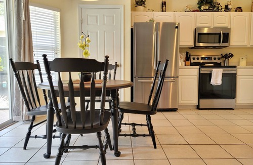 Windsor Hills House | large 6/4 home, free pool heat, 3 miles to Disney