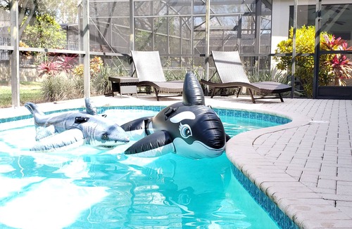 Windsor Hills House | large 6/4 home, free pool heat, 3 miles to Disney
