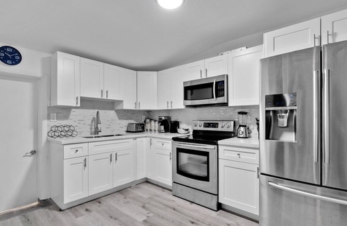 West Hollywood House | Large 6BR Vacation Home, Private Pool near Casino