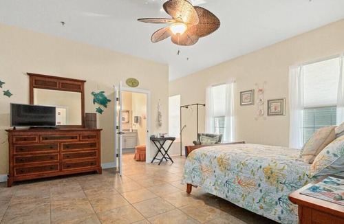 Painters Hill House | Large and Beautiful 9 Bed 8.5 Bath Home