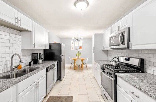 Collier Heights House | Large and Luxurious Modern Reno 10 min from DT ATL