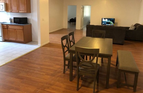 Elizabeth Apartment | Large apartment, direct NYC train 5 min walk, MetLife Stadium 30 mins