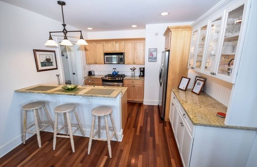 Admiral Estates House | LARGE BEACH FRONT HOME WITH POOL