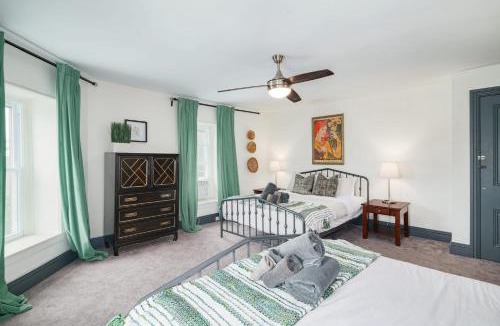 Roxborough-Manayunk Apartment | Large Bi-level Apartment in Heart of Manayunk