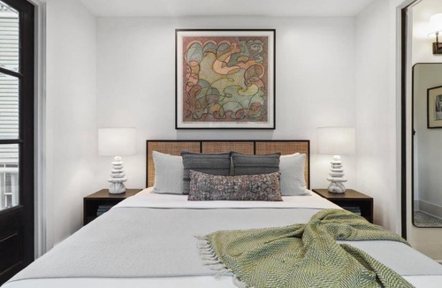Historic Downtown Savannah House | Large Contemporary Savannah Retreat Near Forsyth Park