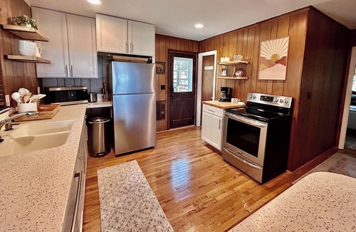 Charter Hills Cabin | Large Deck with Beech Mtn Views/Fireplace/Pets OK/Near Hiking, Biking & Fishing