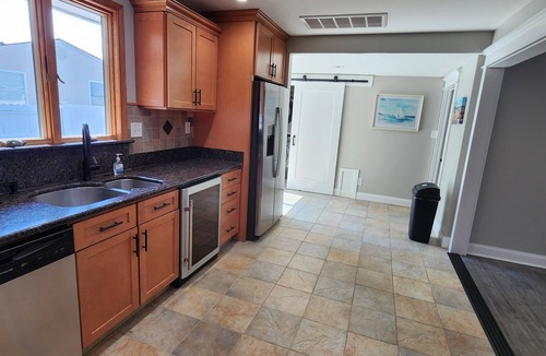 Lower Township House | Large Family Fun, 6BR/3 Bath, POOL, HOTTUB, Fenced Yard
