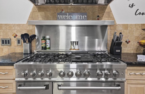 Largo House | Large Family Pool Home - 5 BR w/2 Primary Suites!, Sleeps 15+, Very private!