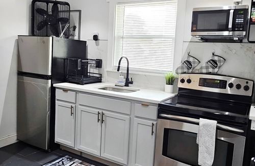 Irvington House | Large Group Vacay house in NJ- 10mins from EWR and near NYC