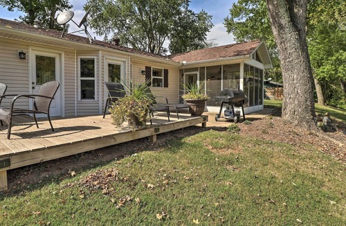 Lone Rock House | Large Home on White River w/ Fire Pit & Grill!