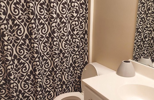 Cliftondale House | Large house with movie theater sleeps 14+