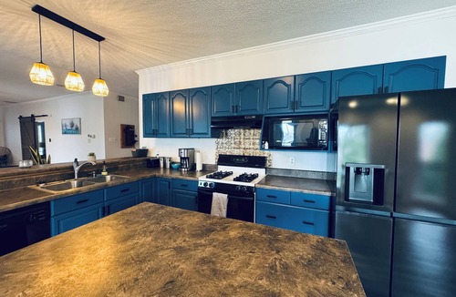 Oconee County Apartment | Large Lakefront 3BR with Private Dock, Screened Porch, Kayaks, Stocked Lake!