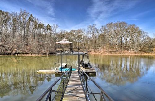 Lavonia House | Large Lavonia Home w/Party Dock on Lake Hartwell!