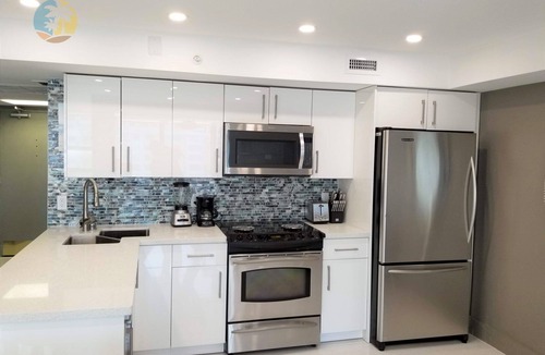 Seybold Apartment | Large Modern 4 Bedroom Beautiful Ocean Views-1003