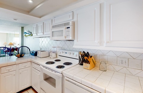 Holiday Isle Condo | Large, open unit, gulf views, Close to shopping & dining