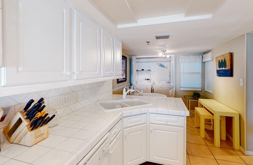 Holiday Isle Condo | Large, open unit, gulf views, Close to shopping & dining