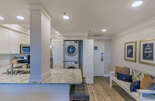 Sandestin Condo | Large Private Beach Access! Pickleball, Mini Golf, Basketball, Pools, Hot tub!