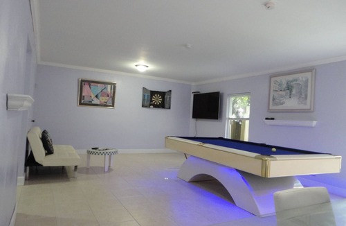 Fort Lauderdale House | LARGE Private Guest House on Waterfront Estate - Kayak+Bike+Fish+Outdoor Lounge