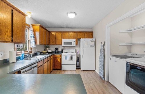 Woodfield House | Large Private Yard, Near USC! - The Garnet Goliath