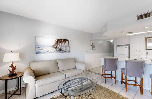 Fort Walton Beach - Destin Condo | Large waterfront cottage, Private pool, Close to entertainment