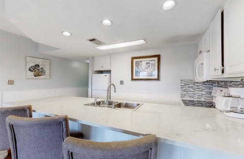 Fort Walton Beach - Destin Condo | Large waterfront cottage, Private pool, Close to entertainment