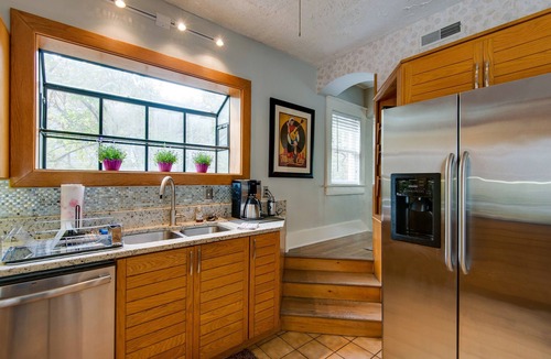 Hillsboro West End House | LAST-MINUTE OPENING & SPECIAL DISCOUNT! Near Downtown & Vandy. Gazebo/Spa.
