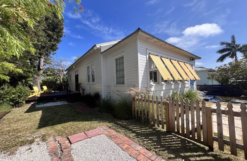 New Town House | Last Stop in Paradise