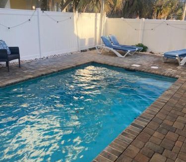 Windy Hill House | Latitude adjustment, walk to beach
