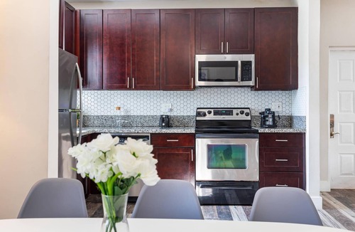 Poinciana Park Apartment | Lauderdale Bliss: Mins to Las Olas & Beach