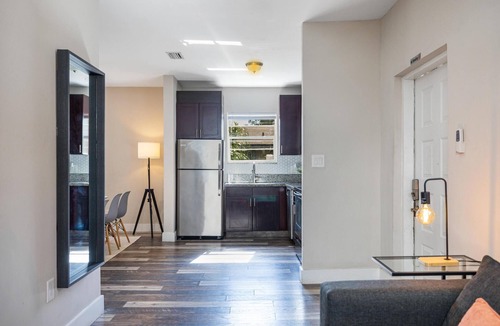 Poinciana Park Apartment | Lauderdale Bliss: Mins to Las Olas & Beach