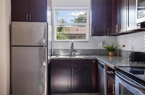 Poinciana Park Apartment | Lauderdale Bliss: Mins to Las Olas & Beach