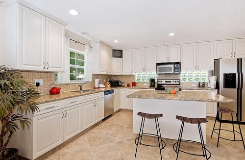 Bel Air House | Lauderdale-by-the-Sea Splendor - Private Pool Area w/Short Walk to the Beach