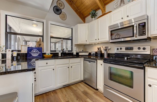 Big Canoe House | Laughing Fox - Treehouse Vibes, Firelit Moments, Movie Nights, Golf & Trails