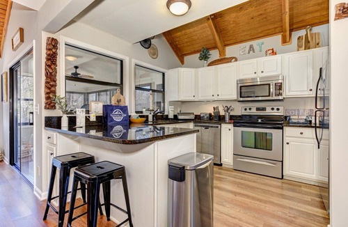 Big Canoe House | Laughing Fox - Treehouse Vibes, Firelit Moments, Movie Nights, Golf & Trails