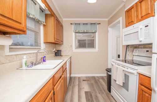 Knoxville House | Laurel Circle Hideaway. Calm, Clean & Convenient