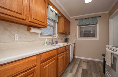 Knoxville House | Laurel Circle Hideaway. Calm, Clean & Convenient