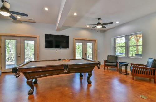 Black Mountain House | Laurel Creek Falls - Luxury Log Cabin with Hot Tub, Game Room and Theater