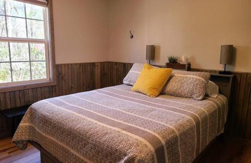 Cosby House | Laurel Haven a Modern Cabin Retreat near Gatlinburg