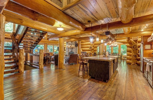 Ranger Cabin | Laurelwood Lodge Theater Hot Tub 5BR Family Games