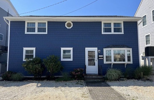 Lavallette House | Lavallette Bay water view 6 large bedrooms New AC pet friendly 4 beach badges