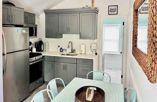 Lavallette Apartment | Lavallette, Bond Ave Beach Block Retreat 2min Walk to Beach NO Crossing Street!