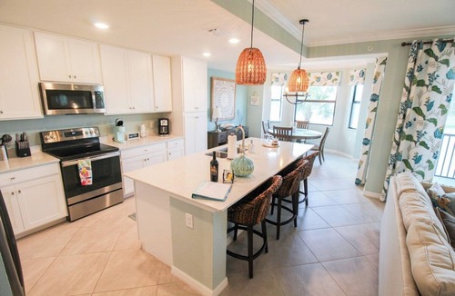 Lakewood Ranch Condo | Lavish 2 BR lakefront condo with golf course views | Lakewood Ranch - Endless View