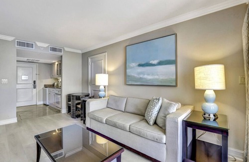 Marco Island Condo | Lavish beachfront condo w/rooftop pool/spa/gym